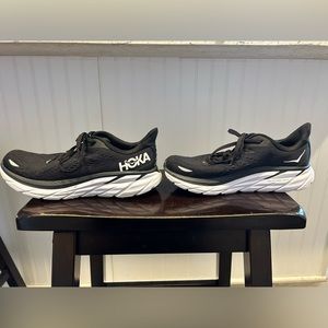 Women’s Hoka Clifton 8.  Sz 9.  Bought to try and not a good fit for my foot.
